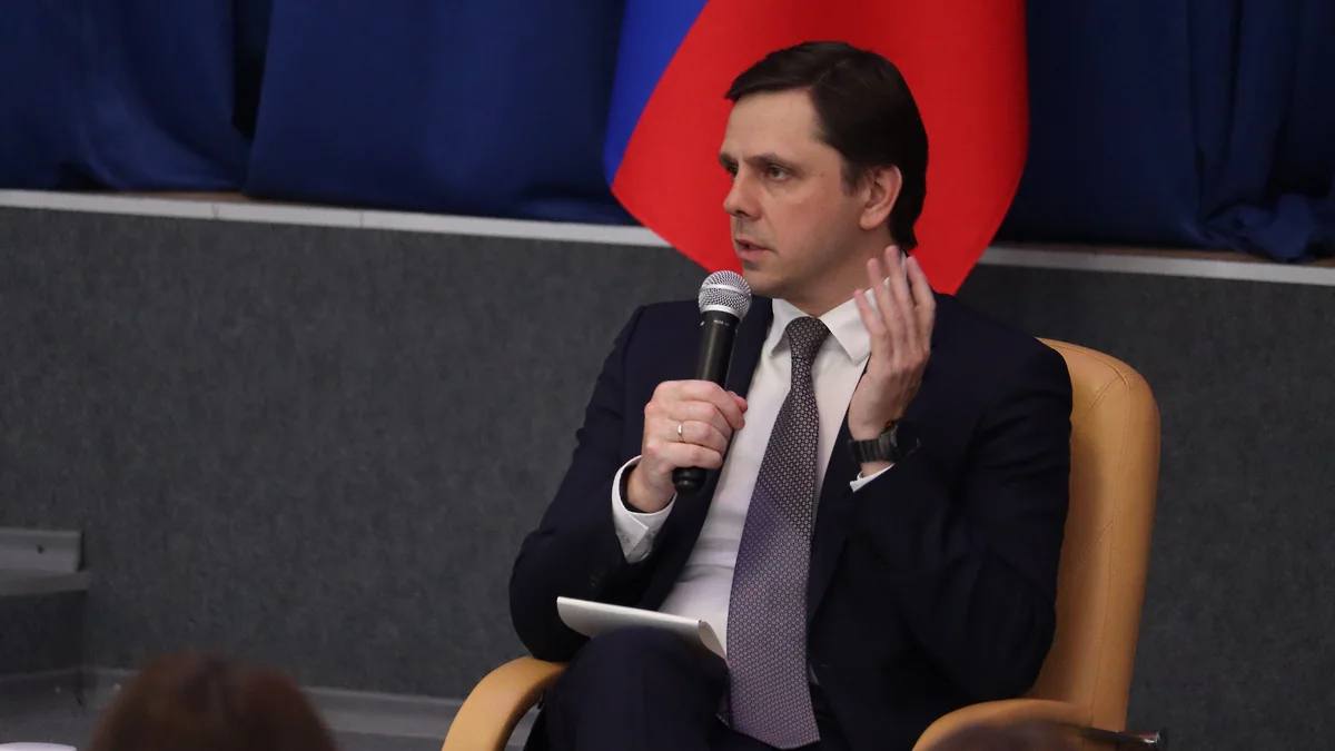 С московской компанией расторгли контракт на реконструкцию аэропорта в Орле Власти Орловской области расторгли контракт на реконструкцию аэропорта «Южный» с московским НАО «Ирмаст-Холдинг». Об этом сообщил губернатор Андрей Клычков в прямом эфире. «Все материалы передадим в правоохранительные органы. На этой неделе проведем рабочее совещание, в том числе с представителями трудовой инспекции по дальнейшей реализации проекта строительства орловского аэропорта. Будем добиваться, чтобы люди получили заработную плату»,—добавил господин Клычков. Фото: Константин Франовский/Коммерсантъ Подписывайтесь на «Ъ-Черноземье»