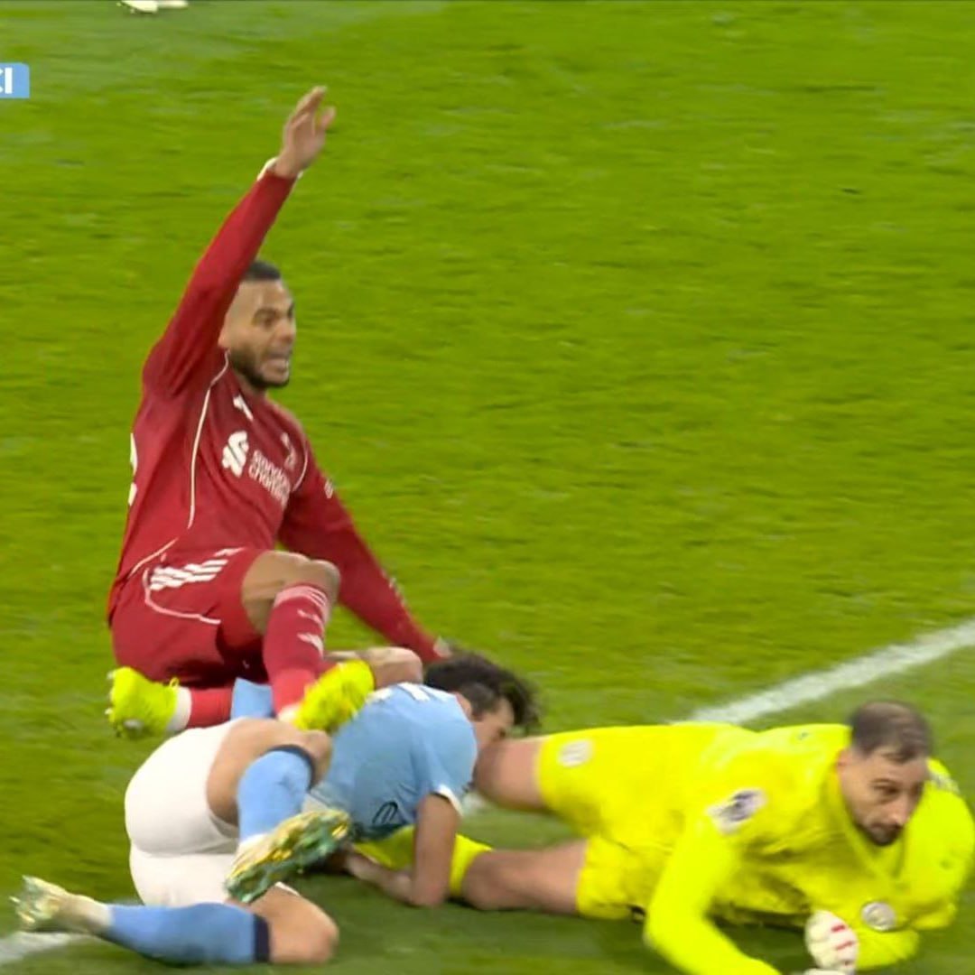 Жесткое столкновение и травма лучший игрок Сити в январе Хусанов покинул поле после стыка с Гакпо и Доннаруммой Итальянец влетел Абдукодиру коленом в лицо а Коди добавил бутсой по колену