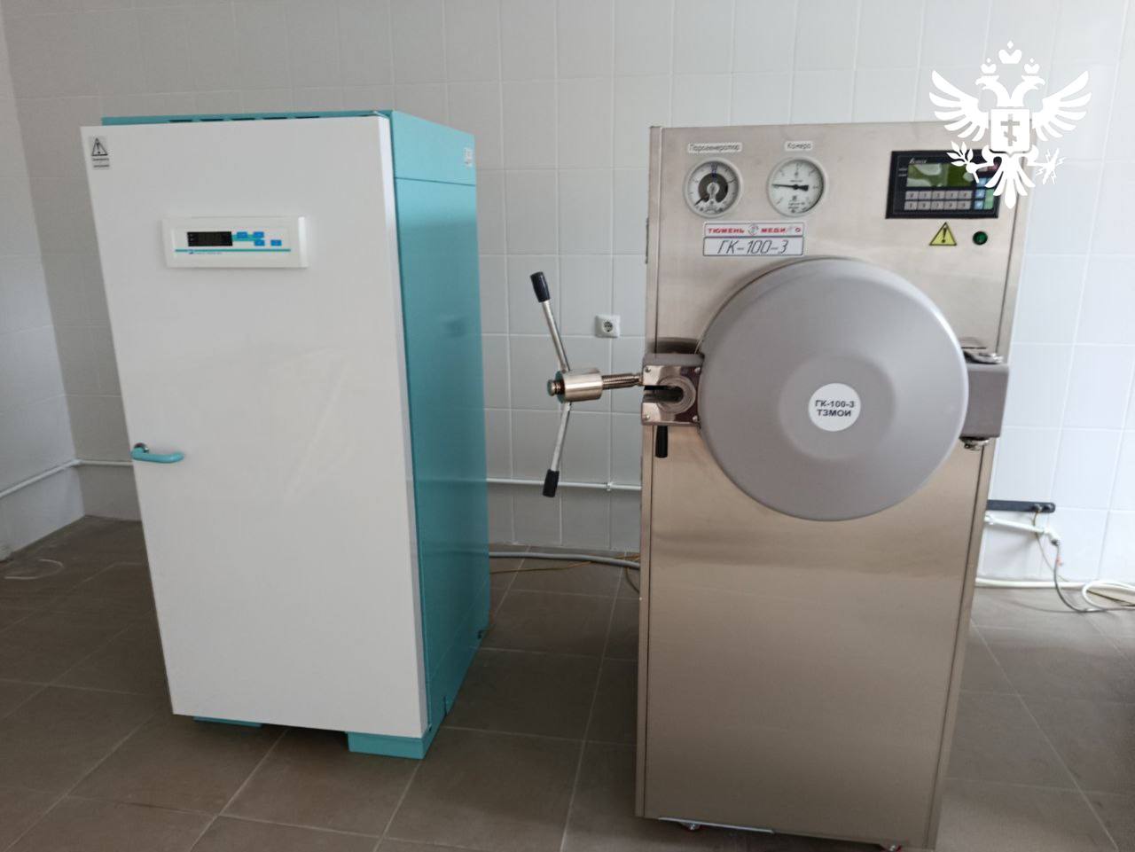 Центральные районные больницы в Геническе и Верхнем Рогачике Херсонской области получили современное медицинское оборудование Новые электрокардиографы стерилизаторы и мониторы значительно улучшат точность диагностики и качество лечения пациентов Министр здравоохранения области Владимир Ларионов отметил что оснащение больниц новой техникой укрепляет материально техническую базу и повышает уровень медицинской помощи в регионе Обновленное оборудование также облегчит работу медицинского персонала создаст комфортные и безопасные условия для врачей и пациентов способствуя более эффективному обслуживанию населения Херсонской области