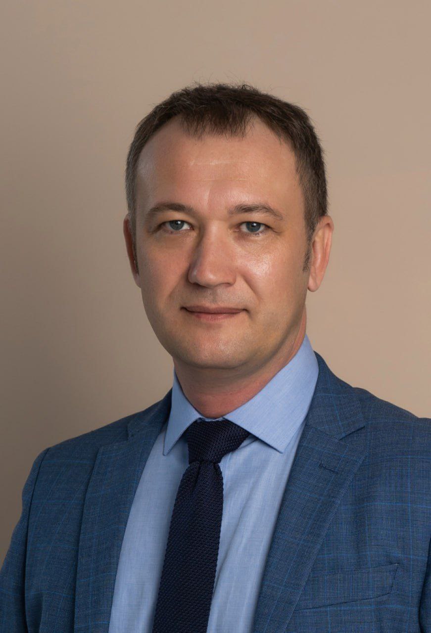 Григорий Буйлов назначен пресс-секретарём Главы Чувашской Республики Олег Николаев в своем телеграм-канале поздравил Григория Буйлова с назначением, отметив его разносторонний опыт и профессионализм, охватывающий журналистику, промышленность, федеральные структуры и проекты развития регионов. «Его профессионализм, широкий кругозор и умение строить диалог с обществом помогут нам стать ещё ближе к жителям республики», - выразил уверенность Глава республики.