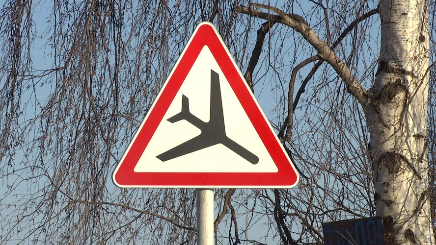 В пермском аэропорту изменилось расписание авиасообщения с Москвой В пермском международном аэропорту Большое Савино зафиксированы задержки и отмены рейсов из Москвы Информация об этом появилась на онлайн табло воздушной гавани Рейс ДР 6511 авиакомпании Победа из Шереметьево запланированный на 04 05 ожидается не ранее 13 20 Обратный вылет из Перми вместо 05 45 перенесён на 14 00 Также на час задерживается прилёт московского ДР 6513 Отменены рейсы СУ 1200 и СУ 1202 авиакомпании Аэрофлот из Шереметьево которые должны были прибыть в Пермь в 12 40 и 15 00 Обратные перелеты из краевой столицы в Москву на 13 30 и 16 00 также отменены Подробнее на портале rbc perm