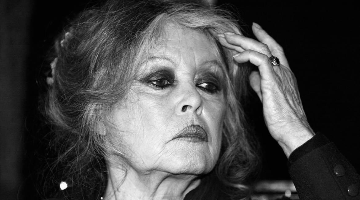 Актриса Брижит Бардо скончалась на 92 году жизни сообщает France Presse Бардо была одной из самых известных актрис французского и мирового кино а также символом эпохи 1950 х 1960 х годов Она покинула киноиндустрию в 1973 году К тому времени она снялась в 46 картинах ей не было ещё и 40 лет Подписаться на Говорит Москва Telegram VK MAX