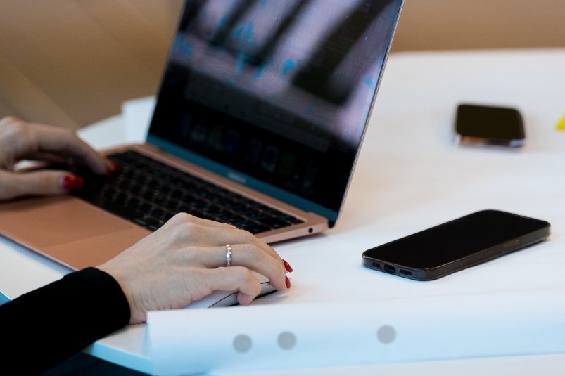 Обрыв ВОЛС лишил интернета два района Якутии Авария на линии Мирный Удачный нарушила связь в Оленекском и Анабарском районах Читать подробнее на сайте