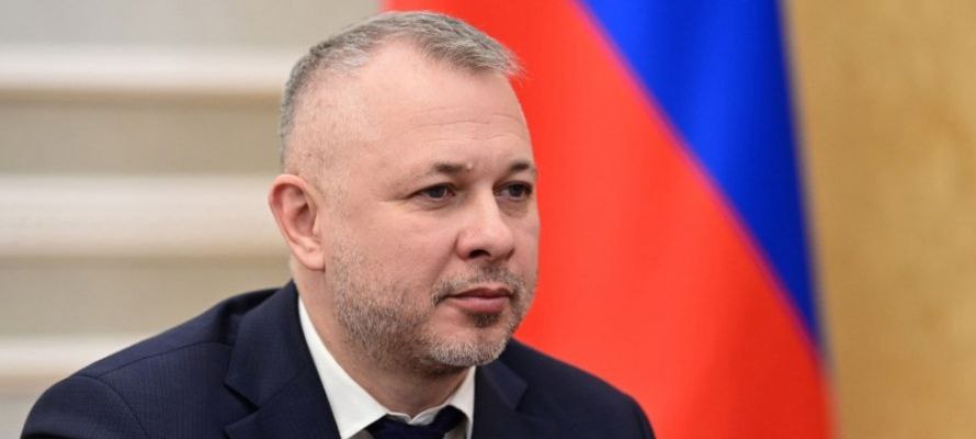 В Карелии новый премьер. Возлагаю рассмотрение вопросов премьер-министра правительства Республики Карелия на Андрея Сергеева, - соообщил глава Карелии Артур Парфенчиков. Первый человек республики нарисовал второму человеку республики круг проблем, которые он должен решить. Поставил задачи, которые премьер-министр должен держать на особом контроле. Дело осталось за малым - утверждение депутатами парламента. Но тут без сюрпризов.