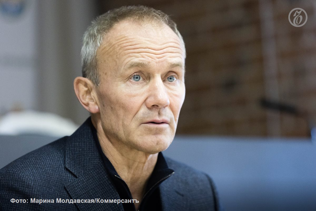 Бывший вице губернатор Свердловской области Олег Чемезов обратился в суд с просьбой изменить меру пресечения с домашнего ареста на запрет определенных действий Информацию об этом Ъ Урал подтвердили в объединенной пресс службе судов региона Бывший чиновник обвиняется в мошенничестве Рекомендована прогулка Находясь под домашним арестом я лишен этого лишен доступа к обследованию Домашний арест лишил меня заработка а у меня четверо несовершеннолетних детей Все счета моих родственников арестованы обосновал на суде Олег Чемезов почему ему нужно изменить меру сообщают РИА Новости Олег Чемезов был освобожден от должности 25 сентября прошлого года а 29 сентября был задержан после допроса Его поместили под стражу но в конце декабря прошлого года суд изменил ему меру пресечения и отправил под домашний арест Как сообщал Ъ Урал причиной стало ухудшившееся здоровье врачи выявили у него рецидив серьезной болезни Подписывайтесь на Ъ Урал