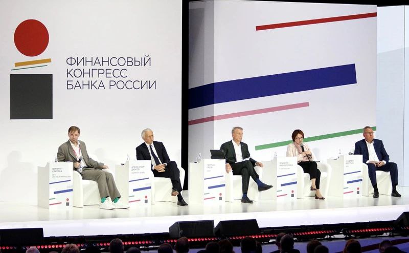 «А что, восемь — разве плохая цифра для инфляции? Мне кажется, прекрасная, красиво пишется. И в этом плане не видел бы такой трагедии. Но четыре так четыре, давайте её достигать» Собрали всë самое интересное, что обсуждали на Финансовом конгрессе ЦБ Эльвира Набиуллина, Герман Греф и Андрей Костин. Рассказываем, какие возможности открывают перед экономикой «непростые времена» и каким должен быть курс рубля.