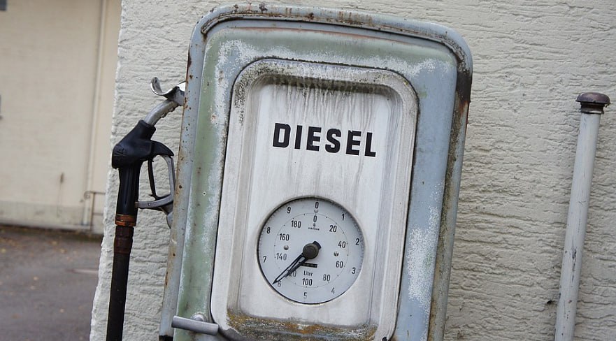 На молдавских заправках проведут внезапную внеплановую проверку качества топлива из за участившихся жалоб на дизтопливо со стороны автомобилистов В Внезапную В Внеплановую П Проведут То есть внезапно будет в тот момент когда владельцы АЗС все подкрутят и подправят Красиво