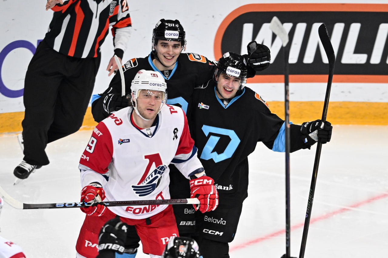 Хоккеисты Динамо Минск сыграют в Ярославле против обладателя Кубка Гагарина Сегодня зубры возобновят выступление в Континентальной хоккейной лиги после перерыва встретится в Ярославле с обладателем Кубка Гагарина Локомотивом начало в 19 00 Соперник минчан как и в прошлом сезоне один из лидеров чемпионата 48 очков в 36 играх и второе место в таблице Западной конференции впереди лишь череповецкая Северсталь Динамовцы располагаются на третьей строке таблицы 47 баллов и имеют 4 матча в запасе На выезд в Ярославль под началом Дмитрия Квартальнова отправились 26 хоккеистов Стартовое вбрасывание состоится в 19 00 Минчане продолжат выездную серию в Екатеринбурге где 18 декабря сыграют с Автомобилистом olympicteamby