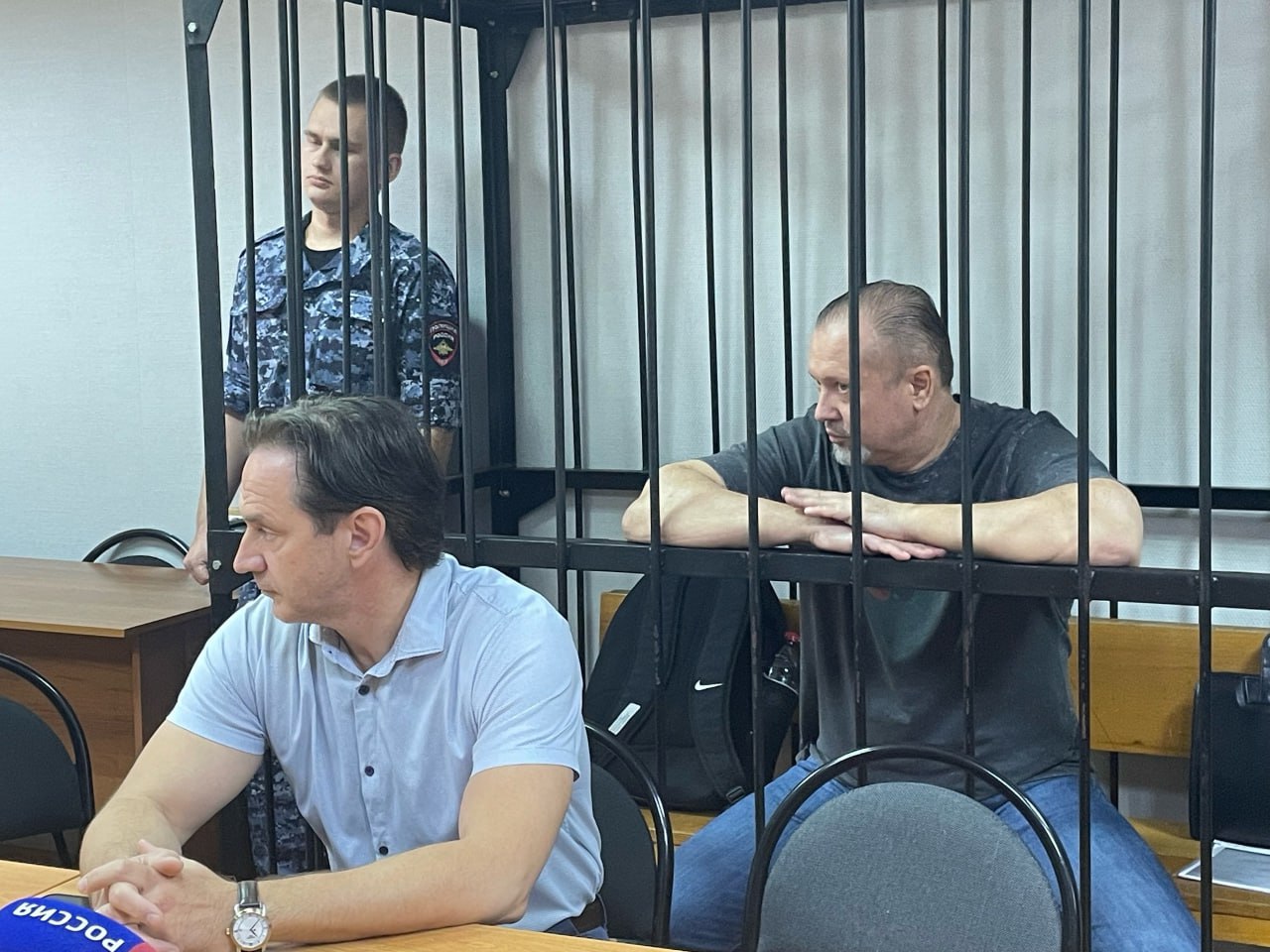 Волгоградский областной суд начал с начала рассмотрение административного искового дела экс депутата Волгоградской городской думы Алексея Зверева требующего компенсации за нарушение права на уголовное производство в разумный срок Информация об этом содержится в картотеке дел Волгоградского областного суда