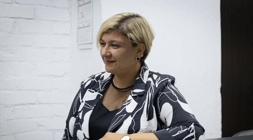 Дина Желновакова назначена и.о. министра труда и соцполитики Запорожской области  «Ранее Дина Васильевна занимала должность директора Тамбовского областного государственного бюджетного учреждения социального обслуживания населения, крупнейшего нестационарного учреждения соцобслуживания в Центральном федеральном округе, работала в сфере социального обслуживания и предоставления мер соцподдержки с 2010 года. Более 5 лет замещала должности государственной гражданской службы в Министерстве социальной защиты и семейной политики Тамбовской области. С 2018 года занимала руководящие должности в государственных учреждениях», — написал в телеграм-канале губернатор Евгений Балицкий.   По его словам, перед министерством поставлены задачи по разработке региональных мер социальной поддержки материнства и детства, многодетных семей, участников СВО и их семей.     , VK и ОК