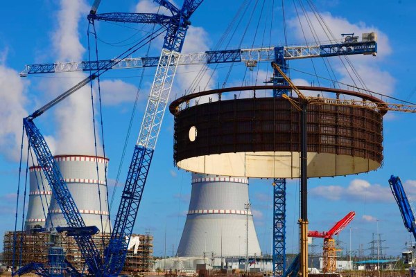 Россия и Китай договорились достроить Тяньваньскую АЭС и Сюйдапу www eprussia ru news base 2025 2272375 htm Россия и Китай достигли важных договорённостей в сфере атомной энергетики По итогам встречи глав правительств двух стран 3 ноября в Ханчжоу провинция Чжэцзян стороны подписали совместное коммюнике В документе зафиксировано намерение своевременно завершить строительство двух крупных объектов Тяньваньской АЭС и АЭС Сюйдапу новости энергетики атомная Энергетика АЭС