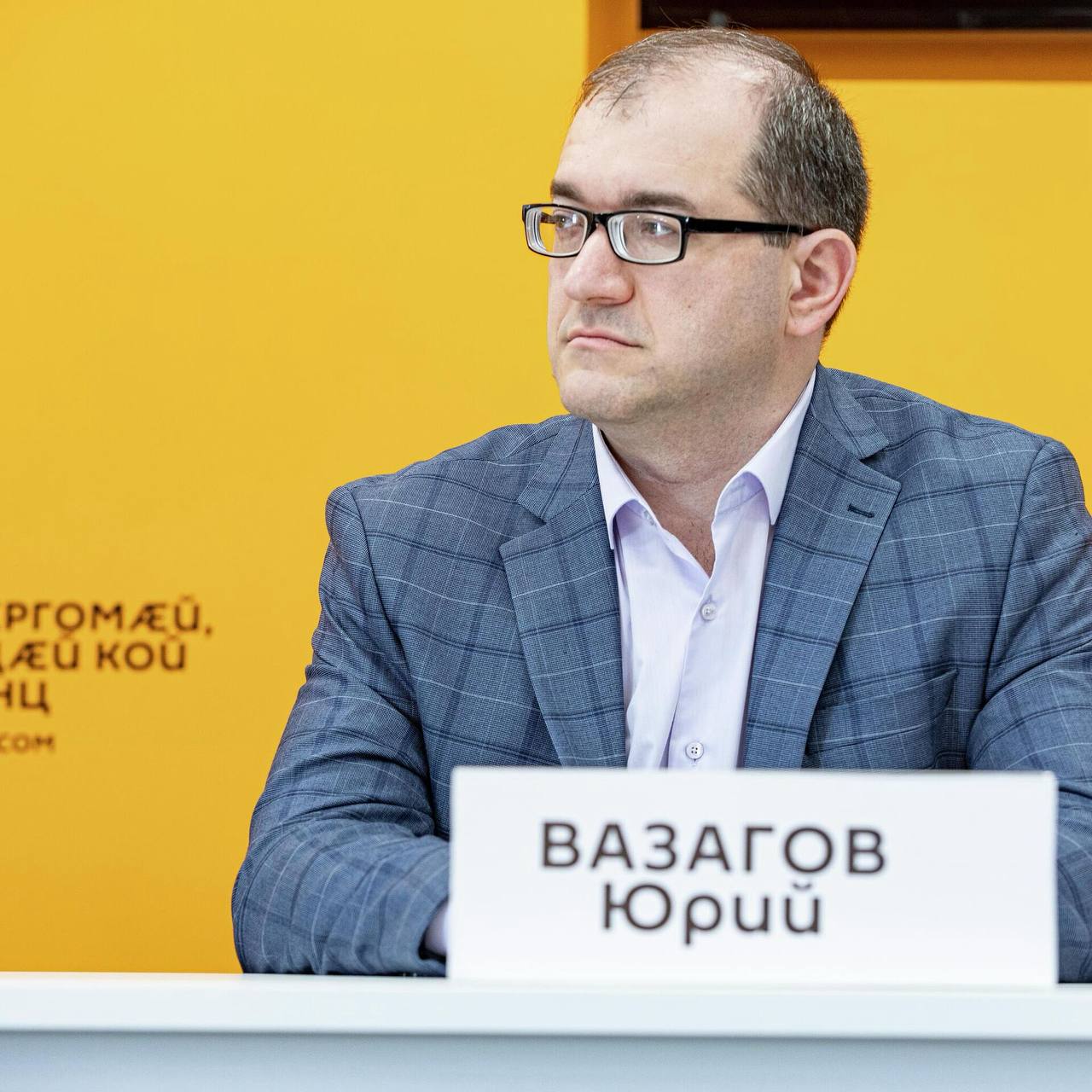 Южная Осетия может продвигать свою позицию не только по официальным каналам – Вазагов Визит президента Южной Осетии Алана Гаглоева в Москву по случаю 80-летия Дня Победы, его встречи с главами государств, в том числе, с лидером России Владимиром Путиным, показывают, что перед республикой открываются достаточно широкие перспективы на международной арене, заявил политолог Юрий Вазагов. "Конечно, необходимо поддерживать эту преемственность, важно продолжать развивать достигнутые контакты. Сегодня Южная Осетия, действительно, имеет возможность с помощью России более активно и успешно продвигать свою повестку и свой взгляд на происходящие в мире процессе", – отметил он. Вазагов подчеркнул, что в наращивании сотрудничества с Россией Южной Осетии не нужно ограничиваться контактами по линии глав государств, а выстраивать в этом направлении системную, последовательную работу в повседневном режиме. "Мы Южная Осетия – ред. должны осознавать, что политика дипломатической изоляции, которую вокруг Южной Осетии при поддержке своих западных партнеров выстроила Грузия, в перспективе может обрушиться. Но для этого необходимо предпринимать все необходимые усилия, перехватывать инициативу и совместно с российскими коллегами двигаться в этом направлении", – считает эксперт. Sputnik-Ossetia