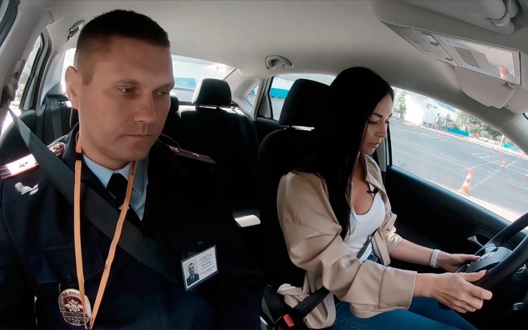 В России рассмотрят возможность автоматизации приема экзаменов на водительские права Об этом говорится в новой Стратегии повышения безопасности дорожного движения в стане которую недавно утвердил президент Владимир Путин Повышение безопасности участников дорожного движения включает в себя развитие системы проведения экзаменов на право управления транспортными средствами включая рассмотрение вопроса о возможности внедрения автоматизированного приема экзаменов указывается в стратегии Всего в параграфе про повышение безопасности участников дорожного движения перечислено 31 направление