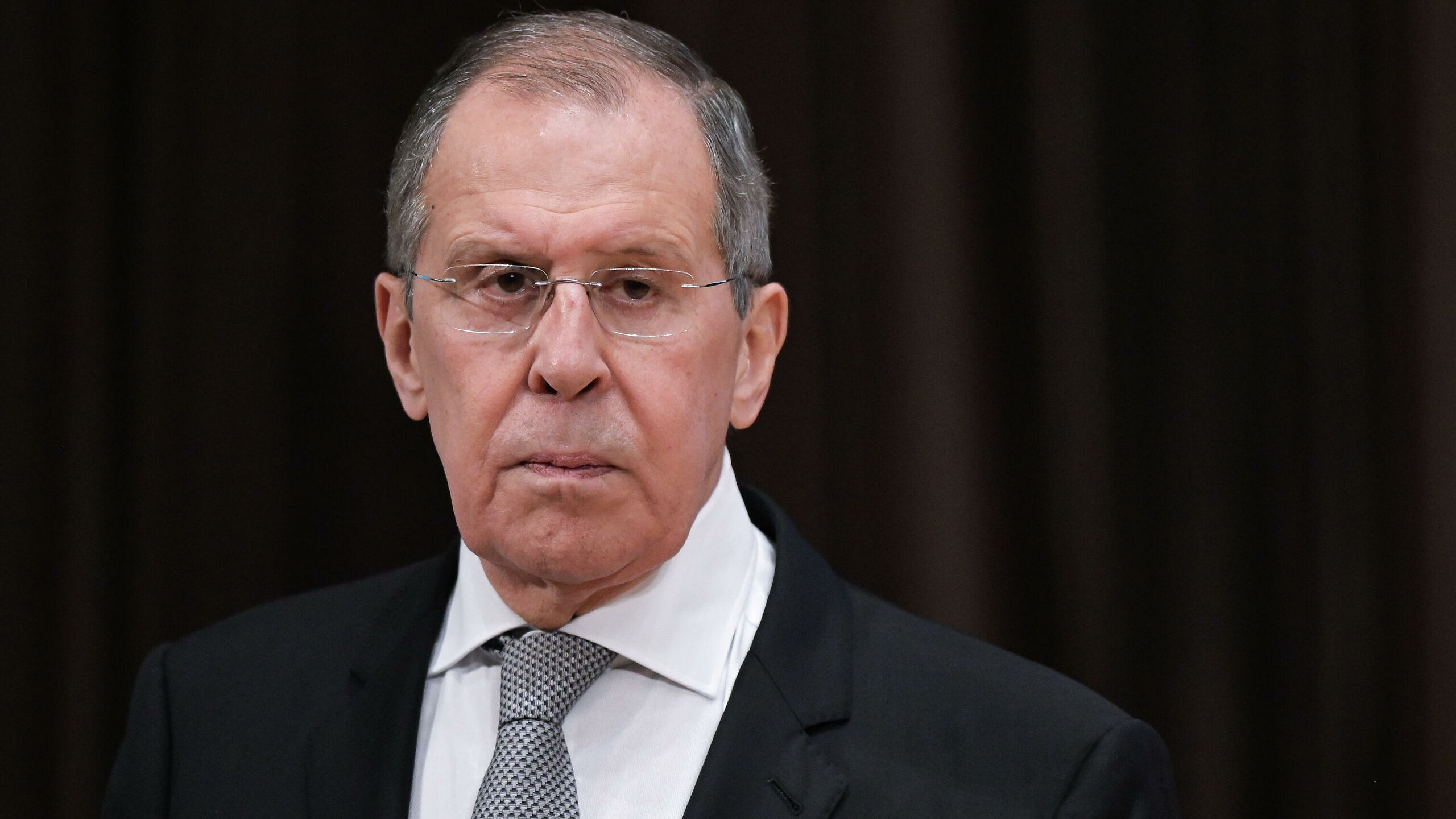 Москва и Тегеран имеют большие планы по освоению общего геоэкономического пространства где процессы интеграции становятся все более конкурентными заявил министр иностранных дел РФ Сергей Лавров У нас с Ираном большие планы в отношении освоения нашего общего геоэкономического пространства в контексте тенденций происходящих в Евразии где интеграционные процессы становятся всё более интенсивными и я бы сказал всё более конкурентными отметил министр в интервью медиакорпорации Гостелерадио Ирана По его словам не только страны евразийского континента но и внерегиональные игроки прежде всего западные друзья постоянно стремятся стать частью происходящих на континенте процессов в том числе они стремятся подчинить их своим односторонним интересам