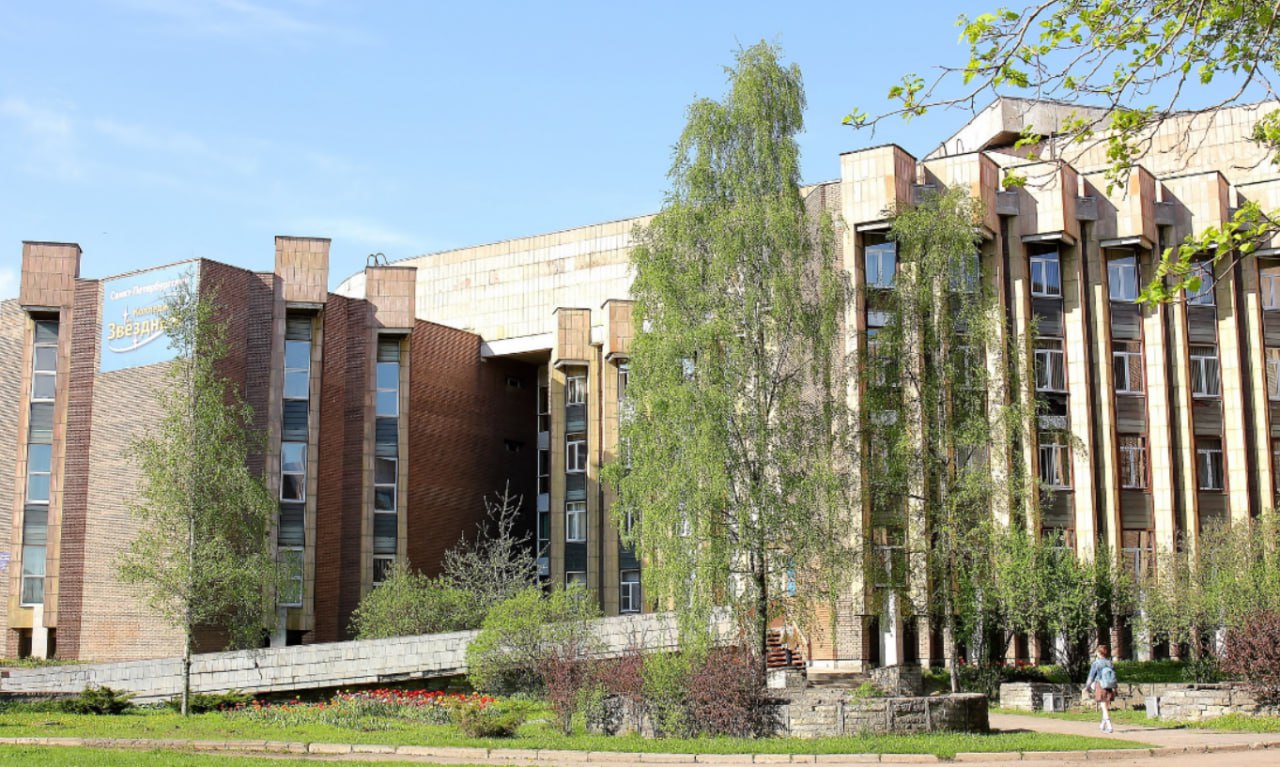 СК начал проверку после отравления подростков в Петербурге Ранее о нем рассказала Екатерина Мизулина Следственный отдел по Московскому району ГСУ СК России по Петербургу проверяет информацию об отравлении учащихся колледжа Звездный Некоторые из подростков обратились к врачу из за плохого самочувствия По словам Мизулиной учащиеся колледжа высказали претензии к столовой К столовой колледжа много вопросов ногти в еде и крысы стали нормой Студенты говорят что подобное отравление происходит уже не в первый раз отметила член Общественной палаты России  Мизулина также пообещала обратиться в Роспотребнадзор Фото официальный сайт колледжа Звездный Читать РБК Петербург