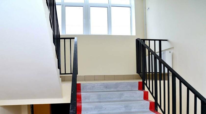 Свыше 250 тыс. объектов недвижимости зарегистрировали в ходе масштабной инвентаризации в исторических регионах, сообщил вице-премьер РФ Марат Хуснуллин. «Сплошная инвентаризация в новых регионах ведется по двум направлениям — изучение архивных документов, подтверждающих права собственности на объекты недвижимости или описывающих объекты, и обход территорий. Так, с начала реализации проекта завершены работы в 4230 кадастровых кварталах. Также на основании архивных документов внесены в ЕГРН сведения в отношении 1,4 млн объектов»
