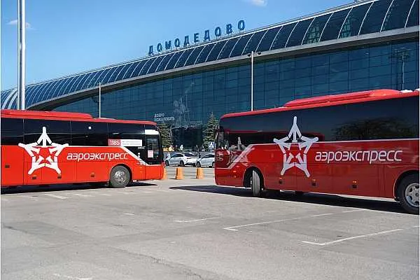 Аэроэкспресс планирует перевезти автобусами более 3 5 млн пассажиров за год В 2026 году компания Аэроэкспресс намерена перевезти больше 3 5 млн пассажиров экспресс автобусами заявил заместитель директора департамента транспортного обеспечения компании Денис Варганов Об этом сообщает Агентство городских новостей Москва В этом году мы рассчитываем перевезти экспресс автобусами более 3 5 млн пассажиров сказал Варганов Он отметил что с начала 2026 года пассажиропоток автобусов увеличился на 6 по сравнению с аналогичным периодом 2025 года aviaru net n294577 Оставайся в информационном потоке подпишись на наш канал в MAX