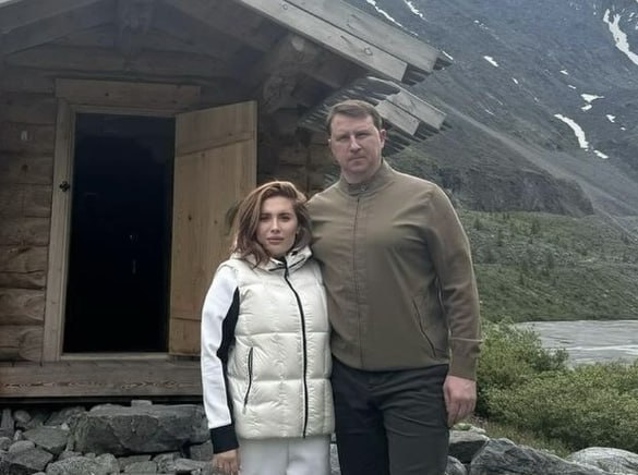 В суд направлено уголовное дело в отношении бывшего мэра Сочи и его супруги Алексей и Янина Копайгородские обвиняются во взяточничестве легализации преступных доходов и подкупе свидетелей сообщили в Генпрокуратуре России Суд рассмотрит ходатайство надзорного ведомства об определении территориальной подсудности дела Копайгородский был на посту мэра города Сочи с 2019 по 2024 год  В мае прошлого году он подал в отставку в связи с переходом на новое место работы 25 сентября его задержали и арестовали по уголовному делу о растрате и присвоении 13 ноября суд отправил под домашний арест супругу Копайгородского Янину в рамках этого же дела По итогу расследования следователи установили что бывший мэр и его жена коррупционным путем получили 330 млн руб Фото Instagram tipichkras Instagram принадлежит компании Meta чья деятельность признана экстремистской в России и запрещена РЕН ТВ в Telegram в MAX