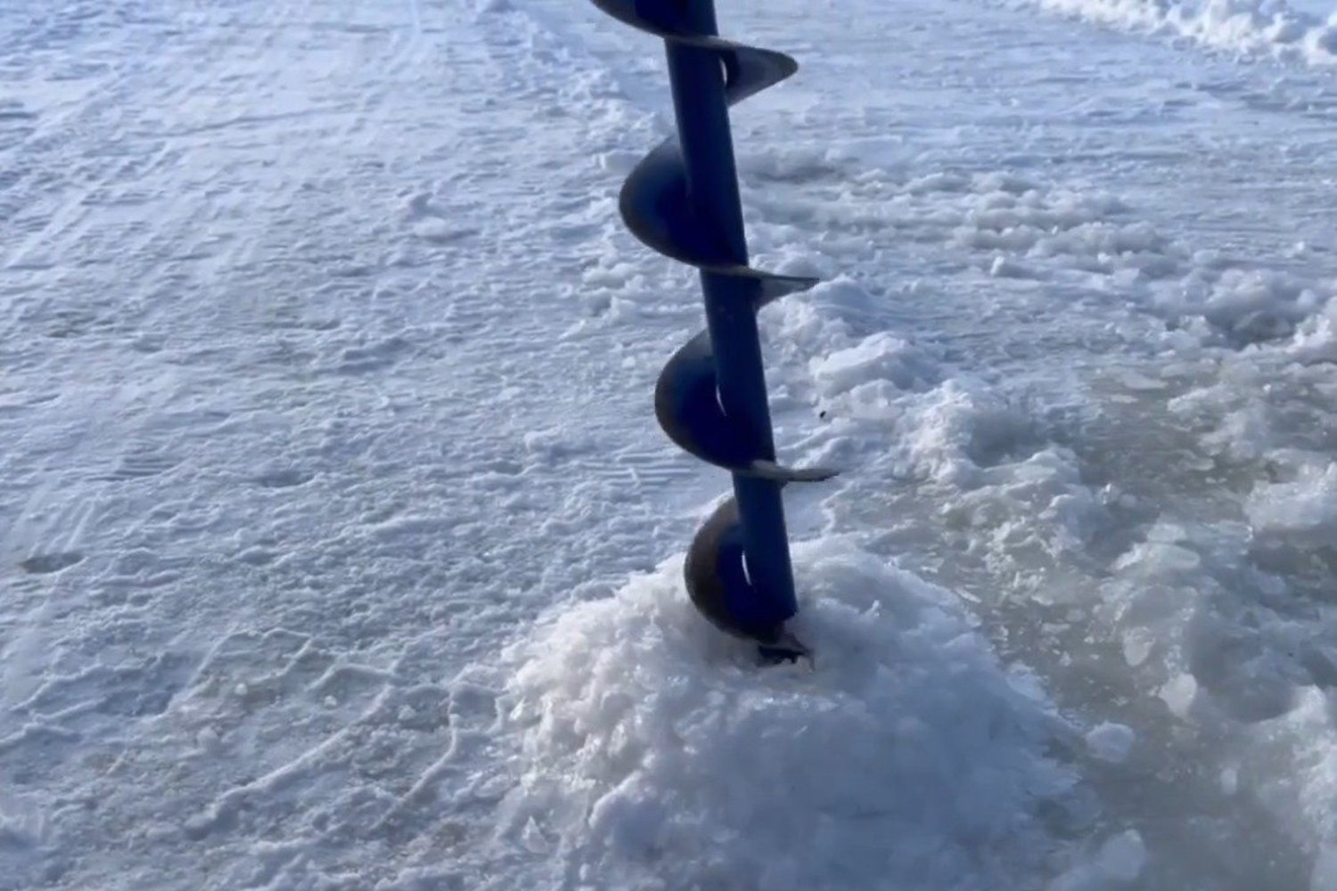 В Татарстане открыли ледовую переправу Зеленодольск Нижние Вязовые Это первая ледовая переправа в этом сезоне она сокращает путь от города до поселка примерно на 70 км rv shorts