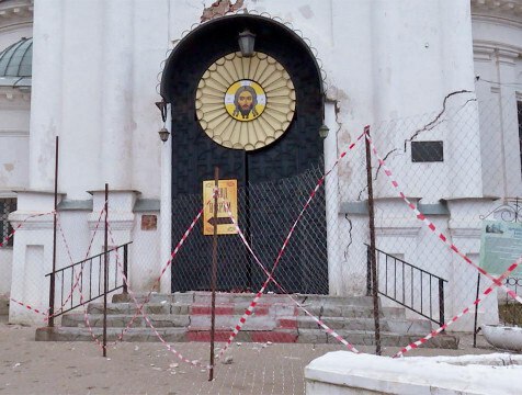 Колокольню храма Спаса "за верхом" укрепят контрфорсами В одной из старейших церквей Калуги, храме Спаса "за верхом", сейчас ведутся противоаварийные работы. Они должны не допустить обрушение колокольни. Какие задачи выполняются на первом этапе, рассказал начальник управления по охране объектов культурного наследия Калужской области.