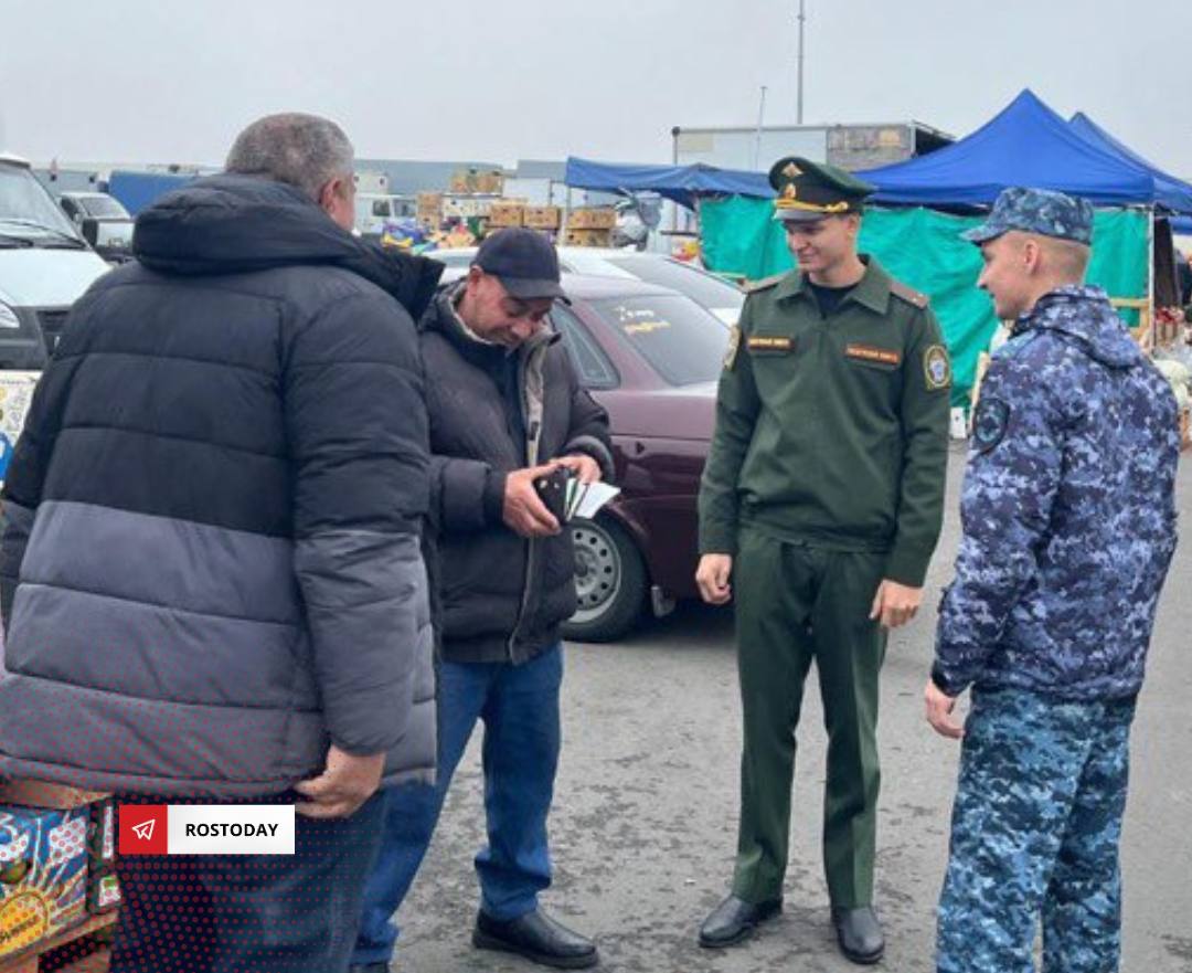 В Аксайском районе шестерых нелегальных мигрантов выдворят из страны после рейда на стройплощадках и ярмарке.   На нарушителей составили восемь протоколов, также выявлен факт организации незаконной миграции.    Новости Ростова