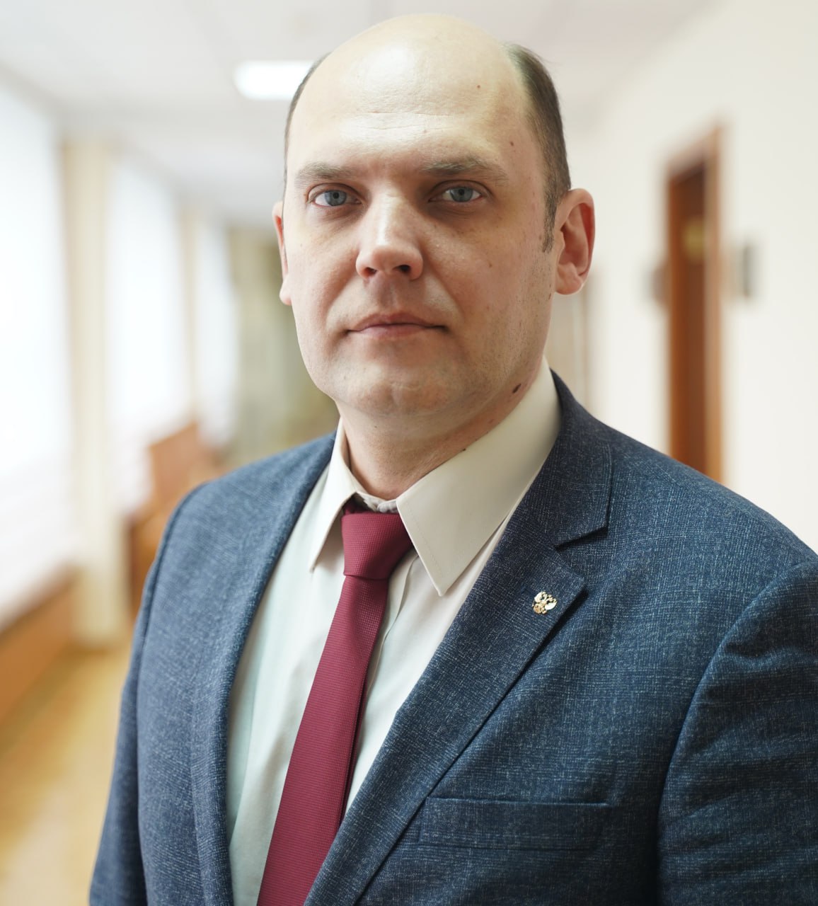 Главой департамента строительства Томской области назначен новосибирский чиновник Экс глава управления капитального строительства Новосибирской области Александр Колмаков официально стал главой Томского облдепартамента строительства С прошлого года он был замначальника департамента Новосибирское управление строительства Колмаков возглавлял год до этого руководил Октябрьским районом Новосибирска и был замначальника управления строительства в мэрии города Колмаков занял место Дмитрия Ассонова возглавлявшего облдепартамент строительства с 2012 года Он уволился в конце октября 2025 года и планировал перейти на работу в Томский государственный архитектурно строительный университет ТГАСУ Фото администрация Томской области Подписывайтесь на tv2news1 и присылайте нам свои новости через tv2today bot