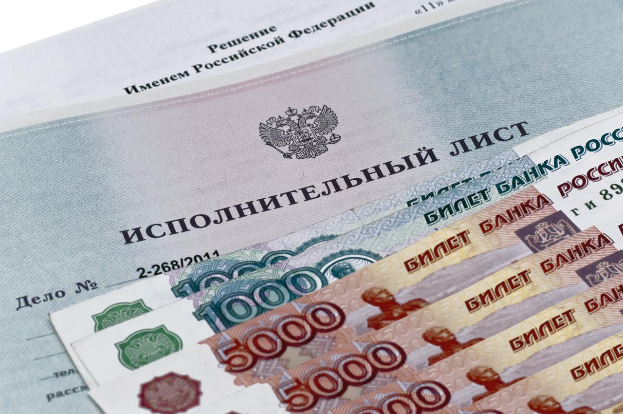 В России хотят заставить женщин предоставлять чеки по тратам на алименты В общественной организации отцов выступили с предложением подвергнуть строгому контролю женщин, которые получают алименты на своих детей: Правда в том, что многие матери расходуют алименты не на нужды ребёнка, а на собственные. И отец в этой ситуации абсолютно бесправен. Кроме того, алименты — это способ манипуляции отцом и отношением ребёнка к нему. Нужно обязать получателей алиментов предоставлять отчёт о расходах. Должны быть чеки, подтверждающие, что деньги пошли на питание, одежду, образование, лечение и другие нужды ребёнка. Второй мерой должна стать возможность для отцов-алиментщиков самим выбирать необходимые для покупки ребёнку вещи.