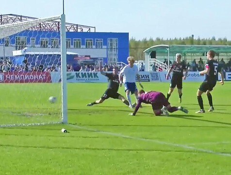 ФК Калуга боевой ничьёй разошёлся с миасским Торпедо 21 сентября очередной матч в первенстве Второй лиги провели футболисты Калуги Напомним победой в Орле космонавты укрепили лидерство в группе Серебро По итогам 9 сыгранных туров на счету калужан было 19 очков На три больше чем у идущего вторым Торпедо из Миасса И именно челябинцы стали соперником калужан Встреча не повлияла на расклад в турнирной таблице так как завершилась со счётом 1 1 Со стороны хозяев отличился Игорь Соколов http gtrk kaluga ru news sport news 57511