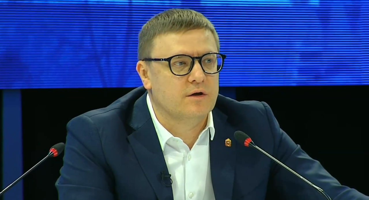 На прямую линию обратилась жительница Миасса которая пожаловалась на проблему с активацией электронных сертификатов для инвалидов Женщина рассказала что деньги не поступают уже два месяца В прямом эфире даю поручение министерству социальных отношений этот вопрос разобрать и решить максимально быстро Думаю что это было связано с концом года но уверен что проблема будет решена Хочу попросить подключиться к этому вопросы и уполномоченного по правам человека в регионе Прошу доложить о результатах в ближайшее время заверил Алексей Текслер