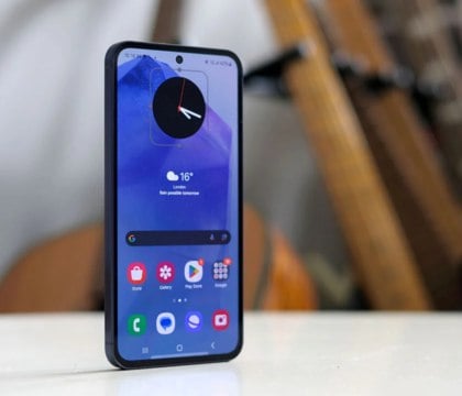 Android Headlines показал видео и рендеры с Samsung Galaxy A56 5G в обновленном дизайне  Издание Android Headlines опубликовало рендеры и видео с новым среднебюджетником Samsung Galaxy A56 5G. Он получит обновленный дизайн. Некоторые элементы остались как у предшественника. Например, грани, задняя и передняя части все еще плоские. Одиночный вырез для фронталки тоже на месте.  Читать далее