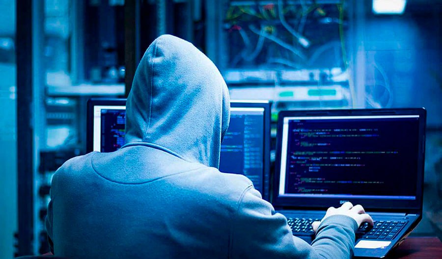 Беларусь на втором месте в СНГ среди стран подвергающихся кибератакам По словам директора Национального центра защиты персональных данных Андрея Гаева в последние годы участились случаи кражи денег с банковских карт и электронных кошельков а также массовые утечки персональных данных госслужащих и общественных деятелей В 2026 году планируется провести десять плановых проверок организаций разных сфер деятельности чтобы оценить насколько соблюдаются требования закона и предотвращаются риски утечек данных Минск Новости MINSKNEWS BY Telegram Viber FB VK Inst TikTok YouTube