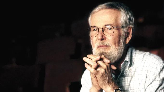 Умер трехкратный лауреат «Оскара», режиссер и сценарист Роберт Бентон, работавший над фильмами «Крамер против Крамера», «Бонни и Клайд», «Места в сердце» и «Супермен» 1978 — менеджер Бентона/The New York Times Бентону было 92 года. Он скончался в своем доме на Манхэттене 11 мая.
