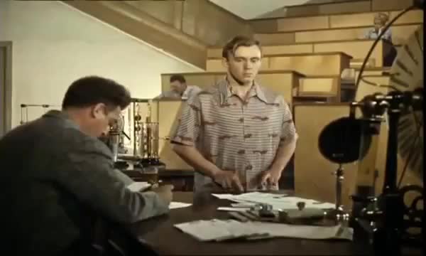 Россияне считают, что профессию можно освоить без высшего образования, согласно исследованию Skillbox и Читай город