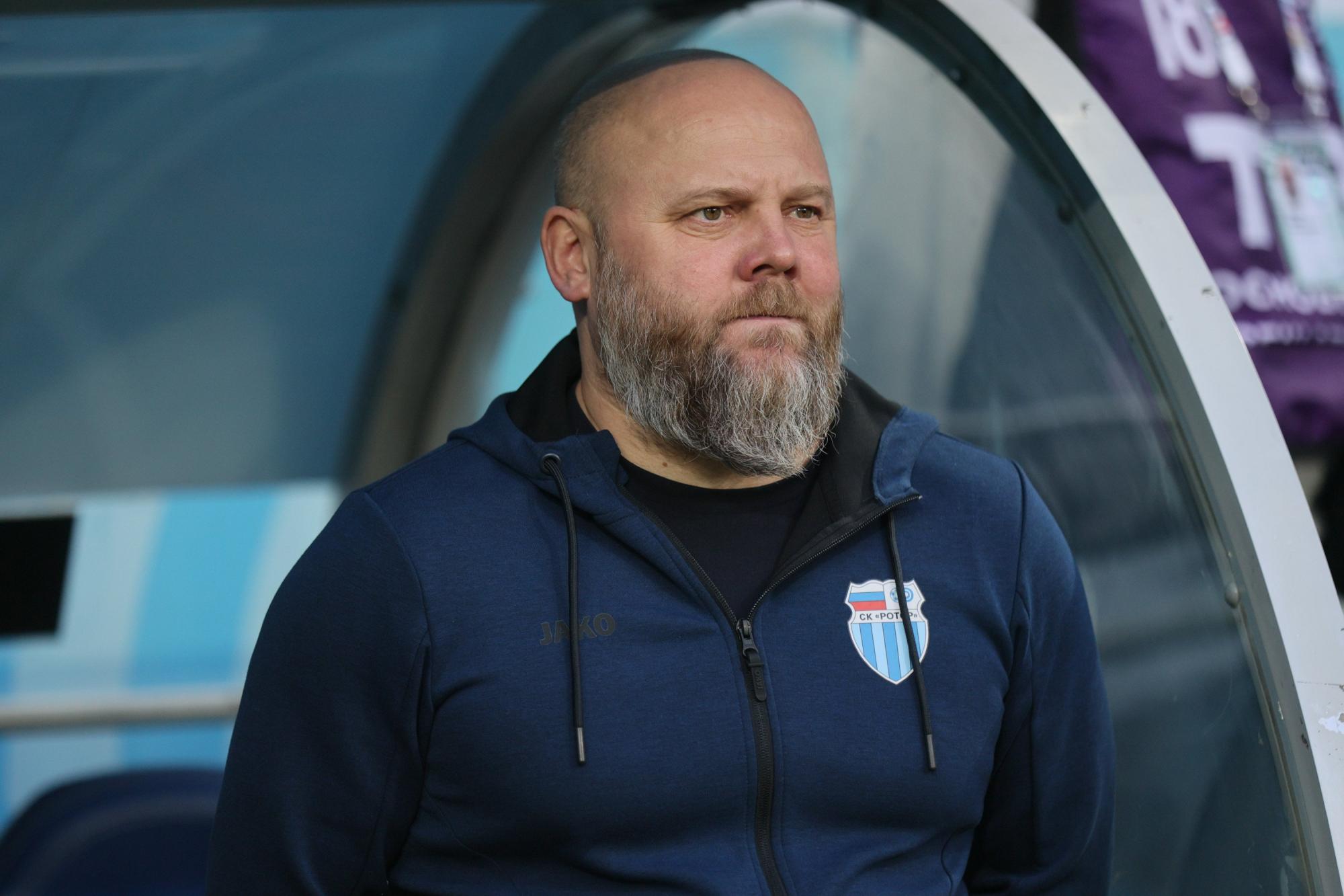 Денис Бояринцев покинул пост главного тренера Ротора после домашнего поражения от Челябинска Вместе с Бояринцевым ушли старший тренер Олег Нечаев и тренер по физической подготовке Сергей Толстых