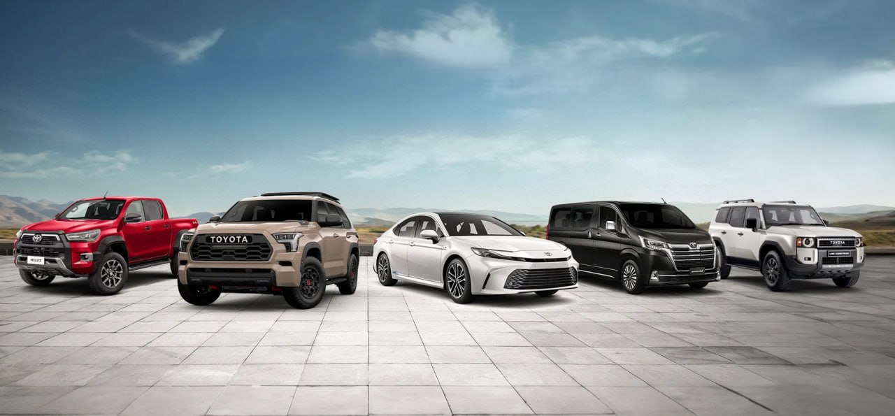 Toyota не планирует возобновлять продажи в России Об этом в разговоре с РБК заявил специалист по корпоративным коммуникациям Toyota Motor Europe Каори Хасэгава Toyota не планирует начинать экспорт новых автомобилей в Россию и возобновлять продажи новых автомобилей которые в любом случае подпадают под санкции Тем не менее по ситуации на конец июля в России продано 10 5 тыс новых Toyota подсчитал ранее Автостат Не так давно по данным аналитического агентства японская марка впервые после 2022 года вошла в топ 10 лидеров рынка