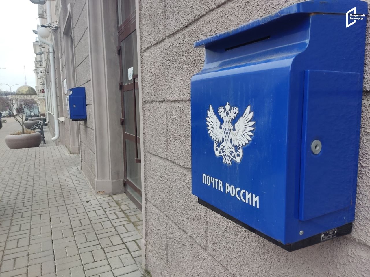 За кражу денег в Белгородской области осуждена начальница почтового отделения В Белгородской области суд приговорил начальницу одного из почтовых отделений Ровеньского района к штрафу в 100 тысяч рублей за кражу денег из кассы. Об этом сообщила региональная прокуратура. Согласно материалам дела, 40-летняя белгородка, пользуясь служебным положением, украла из кассы почтового отделения 68 тысяч рублей, за что её обвинили в хищении вверенного имущества. По итогам рассмотрения дела суд принял решение о назначении штрафа в размере 100 тысяч рублей. Поддержать бустом