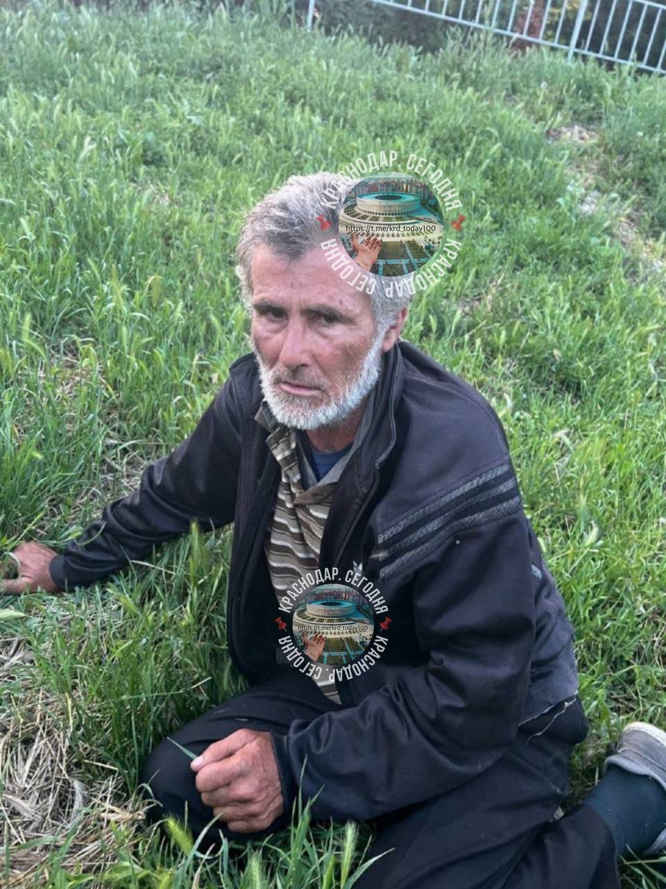 Подростки отбили девочку от педофила на Карасунах! Вчера на пересечении улиц Сормовской и Дзержинского на берегу Карасуна пьяный мужчина маргинальной наружности начал жестко домогаться до 14-летней девочки. Неподалеку отдыхала компания подростков, которые и побежали на крики девочки. Заметив бегущих ребят, насильник попытался скрыться, но парни догнали и задержали его до приезда полиции. Пострадавшей девочке была вызвана скорая помощь. Официальных комментариев пока не поступало. _____________________________ Есть интересная новость? Присылайте нам Краснодар Сегодня ПРИСЛАТЬ НОВОСТЬ
