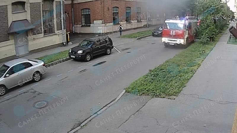 В доме на Гатчинской произошло обрушение потолка По данным полиции инцидент произошел в семиэтажном доме на Гатчинской 31 33 Экстренные службы проверяют сообщение об обрушении Подписывайтесь на Главное в Телеграм ВКонтакте Одноклассниках