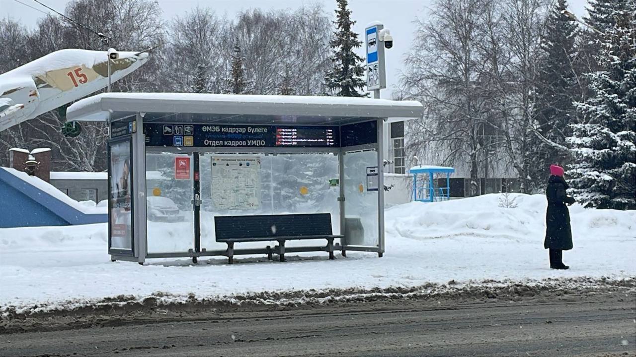 В Уфе появятся новые павильоны на остановках транспорта  В этом году в Уфе продолжится обновление остановочных павильонов, сообщает администрация Уфы.  По информации городских властей они появятся на остановках Торговый центр «Радуга», «Башмебель», «Железобетонный завод» и  Оздоровительный комплекс «Райский берег».  Все новые остановки будут размещены возле производственных площадок «ОДК-УМПО», что будут подарком к его 100-летию.   Моя Уфа. Подписаться   Прислать новость