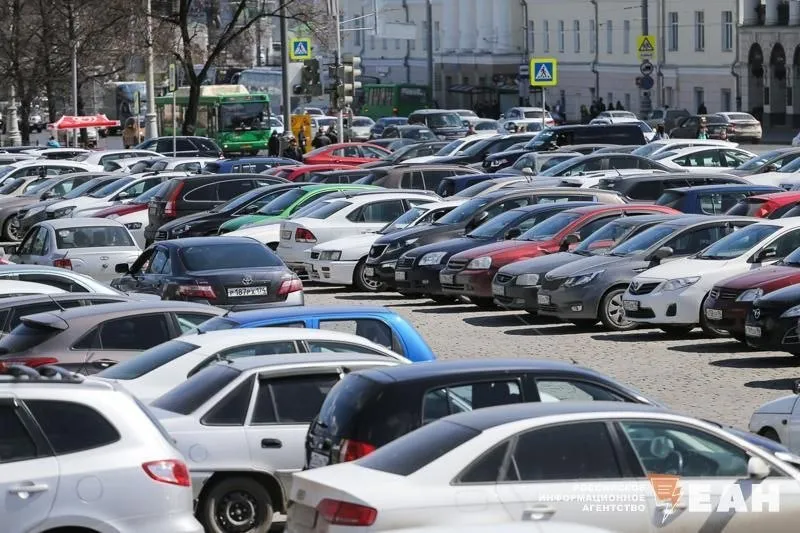 ЕАН Челябинск Объем автокредитов в Челябинской области вырос почти на 22 Сумма увеличилась за первый квартал 2026 года Объем составил 8 5 млрд рублей что на 21 7 с аналогичным периодом предыдущего года Данные приводит Национальное бюро кредитных историй Также заметный рост показали Москва Санкт Петербург Ростовская и Свердловская области В целом по стране объем автокредитования достиг 306 9 млрд рублей увеличение за год на 21 3 Подписаться на ЕАН Челябинск в Макс