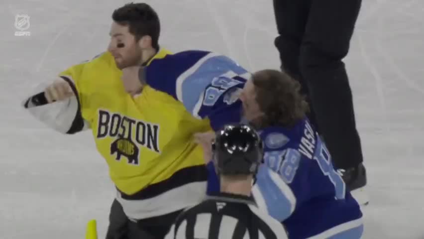 Тампа Бэй одерживает волевую победу над Бостоном в буллитах