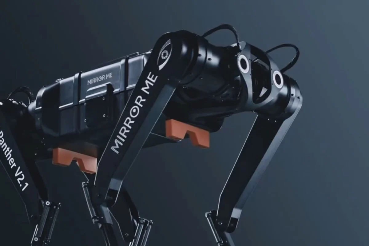 Робот-собака от китайского стартапа Mirror Me опережает WildCat от Boston Dynamics Робот-собака Black Panther II от шанхайского стартапа развивает максимальную скорость 9,7 метра в секунду по сравнению с 8,8 метра в секунду у WildCat. Во время прямой трансляции на государственном телеканале China Central Television в воскресенье робот-собака компании Black Panther II, которому исполнился год, пробежал 100 метров за 13,17 секунды на легкоатлетическом стадионе в Ухане, столице центральной провинции Хубэй. Подробнее.. ——————————
