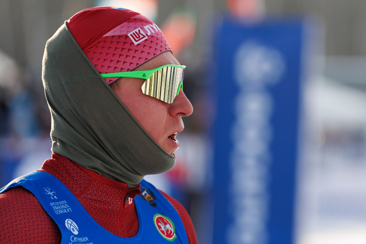 CAS не стал рассматривать апелляцию Большунова на недопуск к Олимпиаде Выездная панель Спортивного арбитражного суда CAS не может рассмотреть апелляцию трехкратного олимпийского чемпиона в лыжных гонках Александра Большунова который просил допустить его на Игры 2026 в нейтральном статусе Об этом сообщила пресс служба CAS Большунов 28 января оспорил решение комиссии Международной федерации лыжного спорта и сноуборда FIS на соответствие нейтральному статусу которая отказала ему 24 декабря В CAS заявили что выездная панель рассматривает споры возникшие во время Игр или за десять дней до церемонии В связи с этим апелляция россиянина не подпадает под юрисдикцию выездной панели CAS Global Look Press Подписаться на РБК Спорт