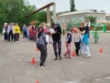Воспитанники СП "Детский дом" Перевальской школы-интерната посетили Детско-юношеский центр, который подарил маленьким жителям Страны Детства праздник. «Здравствуй, лето!». Озорные Фиксики пригласили всех отправиться в путешествие в страну Детства на паровозике. Вместе они ездили по станциям «Дремучий лес», «Спортивная», «Разбойники», где играли и соревновались, кто самый ловкий и быстрый. На станции «Загадкино» отгадывали загадки про лето, игровая программа закончилась станцией «Танцевальная», но путешествие по Детско–юношескому. Подробнее
