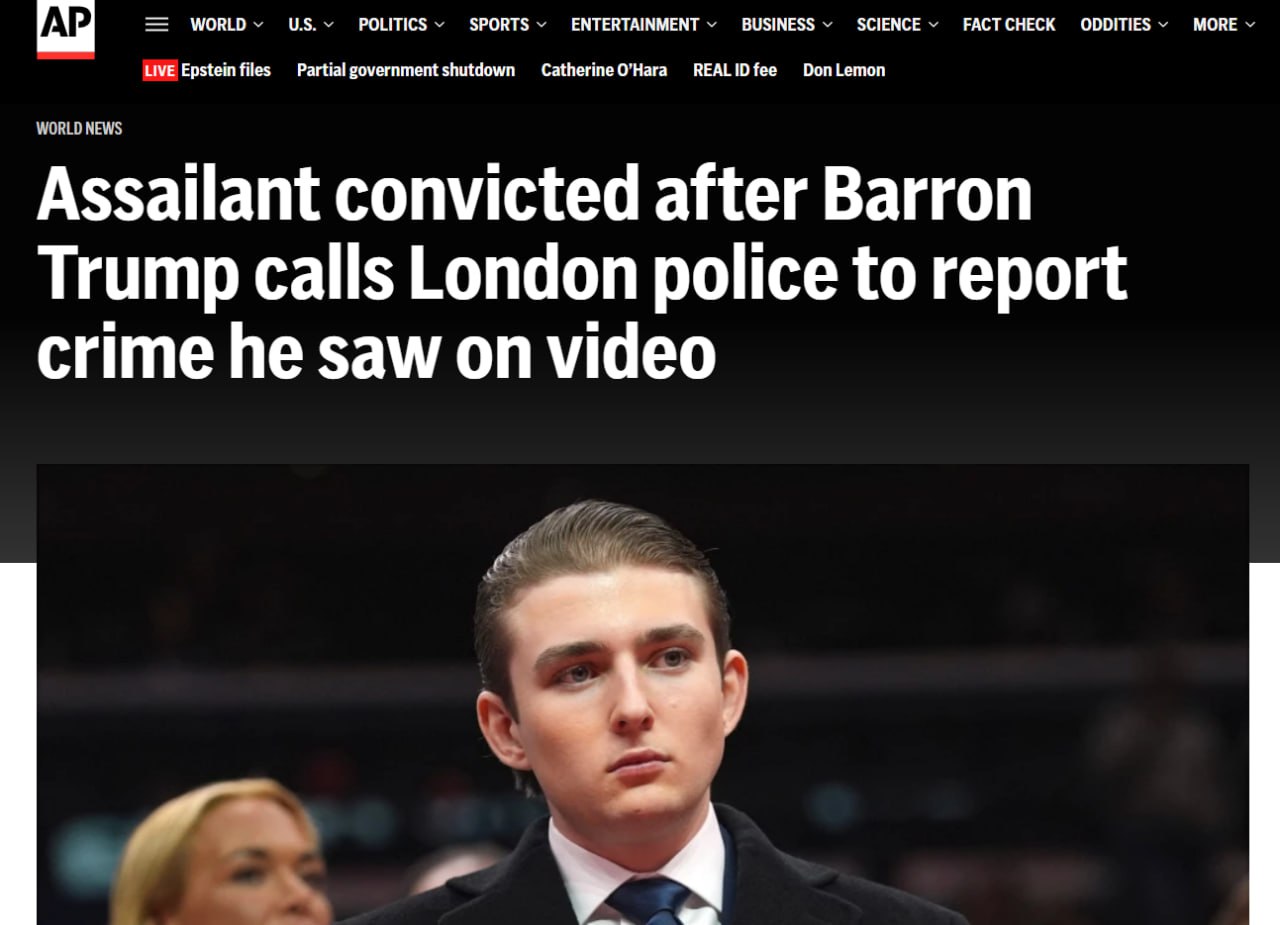 Бэррон Трамп спас девушку на которую напал сын российского бизнесмена Как пишет Associated Press младший сын президента США 19 летний Бэррон Трамп позвонил по FaceTime девушке с которой познакомился в соцсетях но вместо нее ответил мужчина Затем камера переключилась на жертву которую били а она плакала и что то говорила по русски рассказал Трамп полиции Когда звонок прервался через несколько секунд сын Дональда Трампа позвонил в полицию Лондона и сообщил о том что произошло 18 января 2025 года полиция прибыла по указанному адресу и арестовала 22 летнего Матвея Румянцева Daily Mail утверждает что отец россиянина бизнесмен Сергей Румянцев основавший сеть кофеен One Price Coffee Матвей Румянцев заявил полиции что ревновал жертву к Бэррону Трампу Сына российского бизнесмена признали виновным в нанесении телесных повреждений и воспрепятствовании правосудию однако оправдали по обвинениям в другом нападении в ноябре 2024 года в двух эпизодах изнасилования и умышленном удушении потерпевшей Приговор будет вынесен 27 марта 2026 года При этом сам Бэррон Трамп показаний в суде не давал   Подпишись на RTVI в Telegram MAX