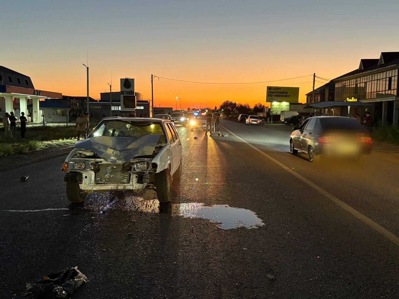 В Астрахани пешеход погиб под колесами автомобиля  Вечером 6 августа на улице 1-я Виноградная в Астрахани произошло смертельное ДТП.     Видео тут: