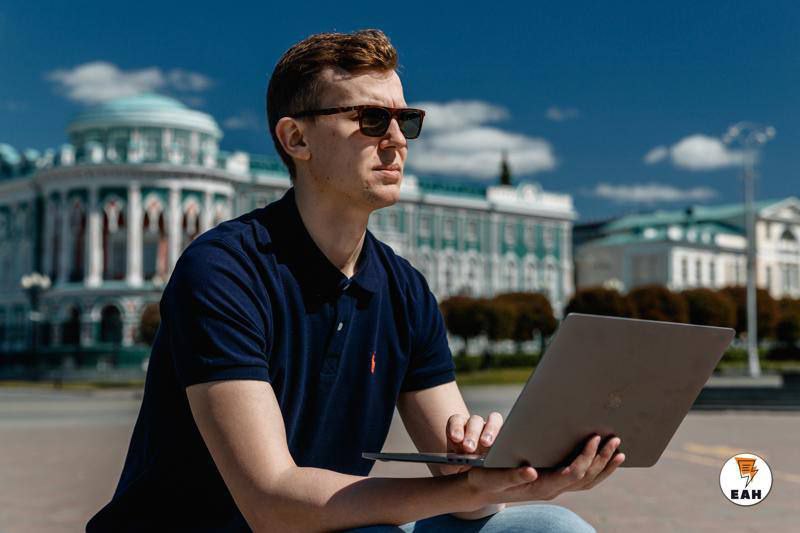 Программу поддержки молодых предпринимателей запускают в России Авито и Федеральное агентство по делам молодежи Росмолодежь запускают новую программу поддержки для бизнесменов до 35 лет В России более трех млн молодых людей в возрасте до 25 лет уже выбрали путь предпринимательства Наша задача поддерживать молодых предпринимателей на каждом этапе заявил руководитель Росмолодежи Григорий Гуров Программа доступна для новых пользователей Авито Услуги включая индивидуальных предпринимателей и самозанятых Участники получат бонусы на продвижение а также персональные рекомендации от экспертов С Росмолодежью нас объединяет одинаковый подход к поддержке инициативных молодых людей отметил директор по связям с государственными организациями Авито Дмитрий Гавриленко EanNews