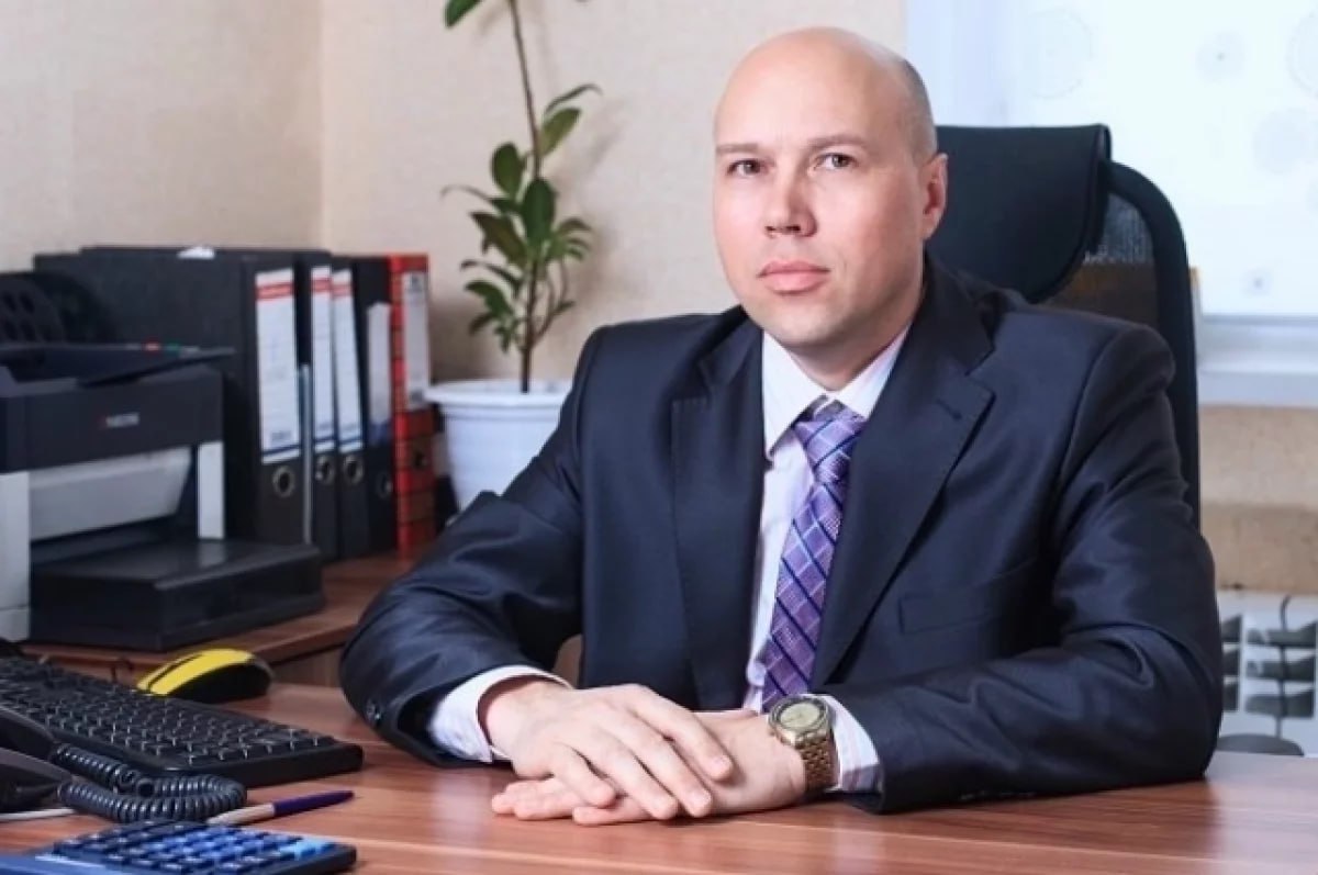 Экс главврач пермской ГКП 2 Вылегжанин возглавил больницу в Кунгуре 24 октября 2025 года больницу Кунгура покинул главный врач Вадим Кириллов 27 октября глава краевого минздрава Анастасия Крутень представила нового руководителя отделений и подразделений Им стал бывший главврач ГКП 2 Сергей Вылегжанин Мужчина родился в Кунгуре в семье медиков и в 1999 году окончил ПГМА сейчас ПГМУ После интернатуры в Ленской больницах работал врачом хирургом а позже и главврачом учреждения В Перми Вылегжанин также возглавлял городскую поликлинику 2 В родном Кунгуре врач руководил частной больницей Доктор Айболит   Подписаться Прислать новость