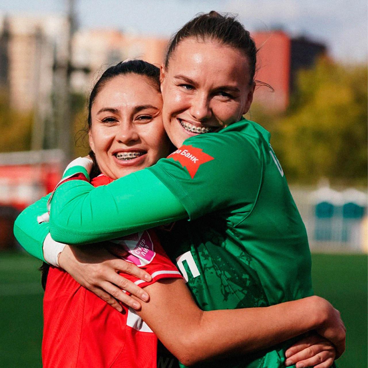 Женский Спартак стал чемпионом России впервые в своей двухлетней истории Девушки прервали гегемонию Зенита в России Сегодня в матче с ЦСКА Спартак отыгрался с 0 2 этого хватило для чемпионства   Все рекорды сезона в приложении ГОЛ