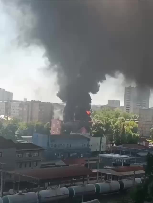 Пожар на крыше жилого дома в Пушкино привлек внимание соцсетей